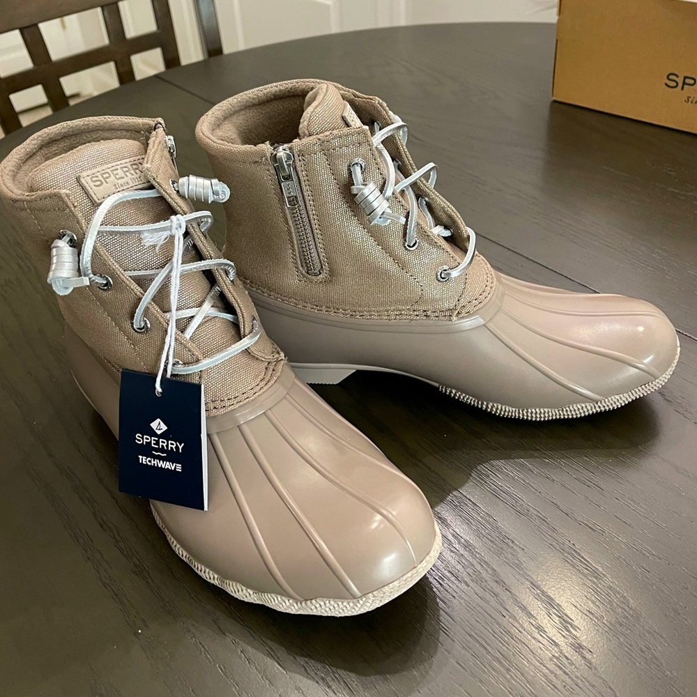 Sperry Duck boots never worn in original box size 9 1/2 color salwater sparkle.